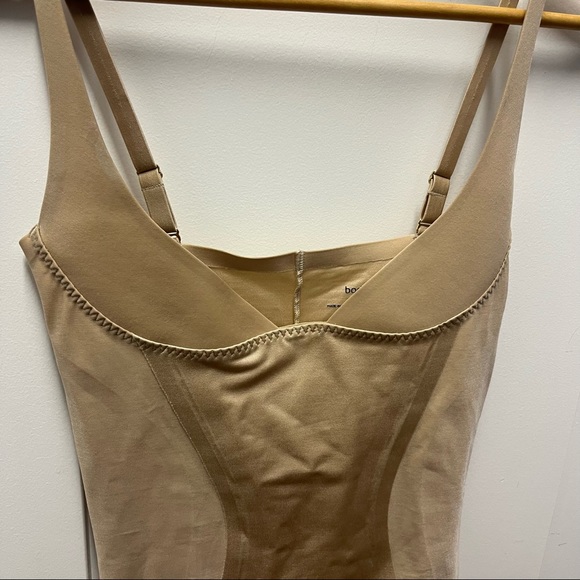 ⬇️$60 Body hush shapwear slip size M - Picture 3 of 5